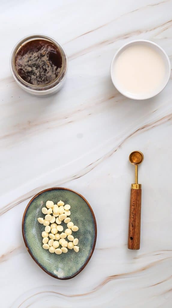 Iced White Chocolate Mocha with White Chocolate Syrup Ingredients